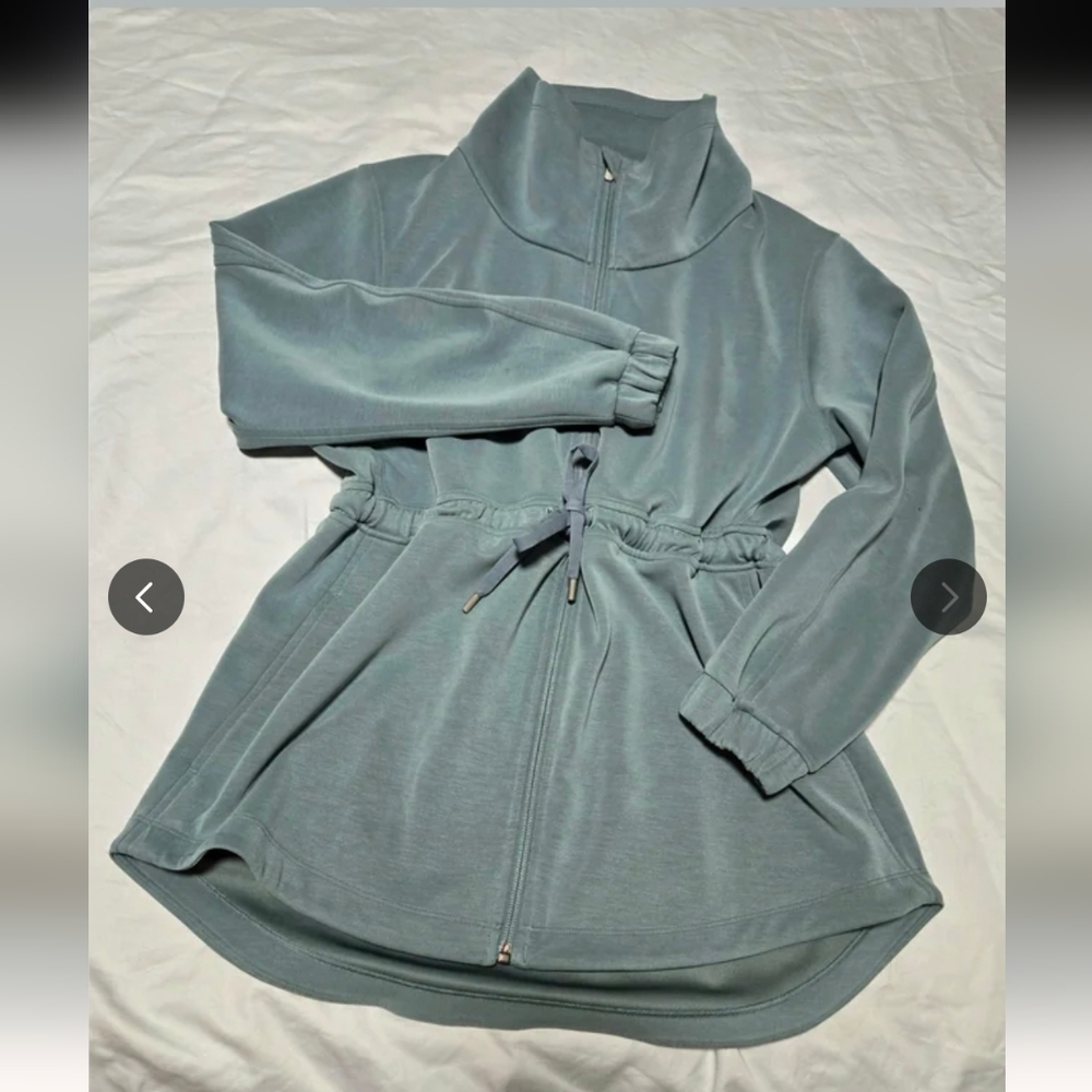 Lk NEW Lululemon JACKET SZ 6